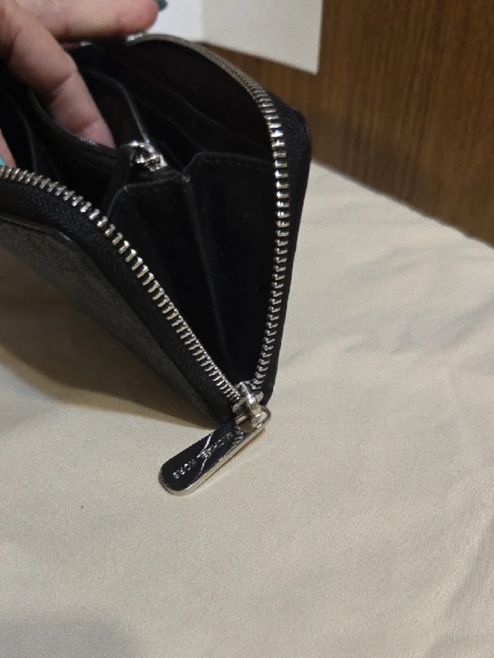 MICHAEL KORS Black Logo Zip Wallet NWOT - Picture 7 of 7